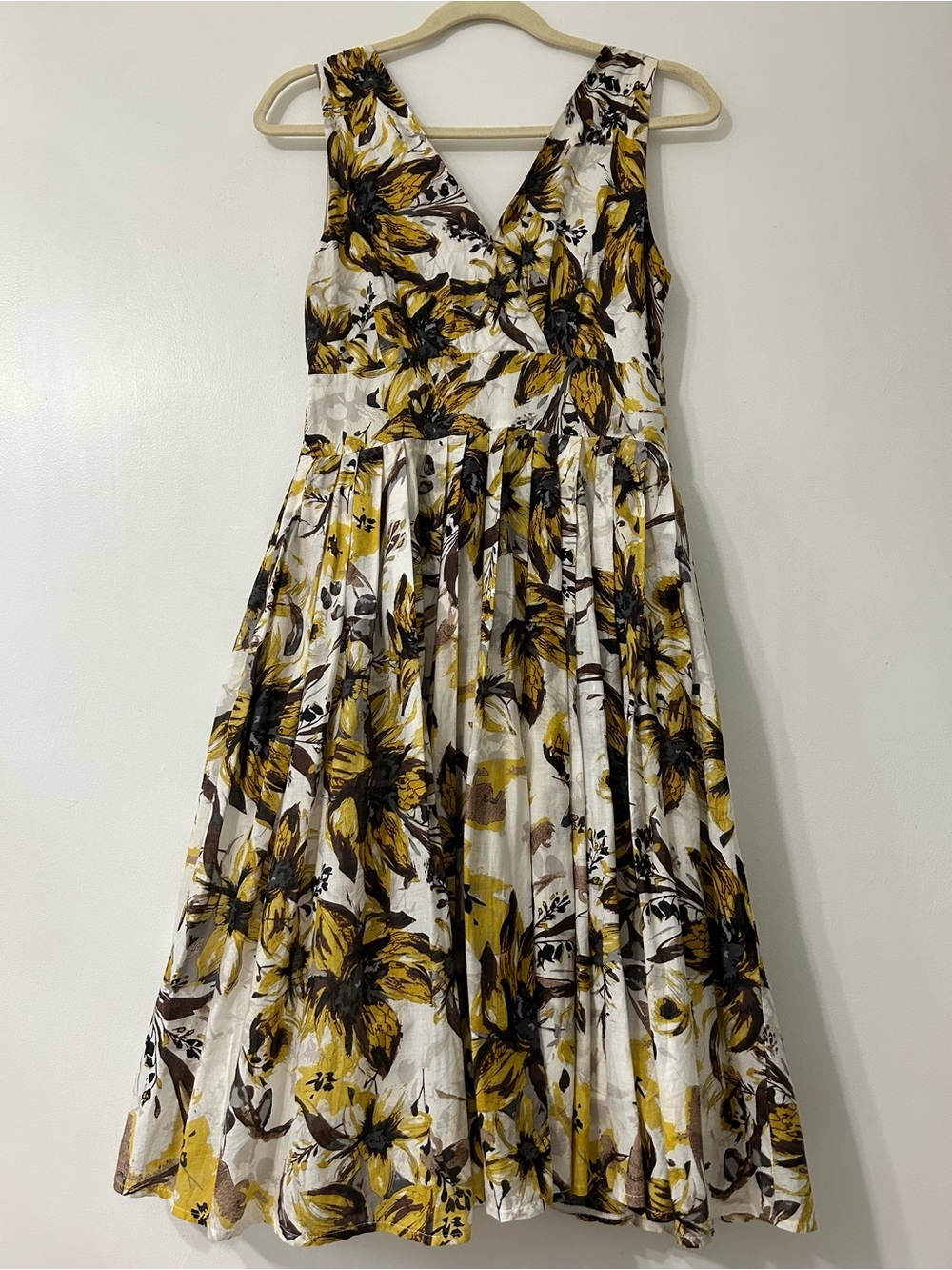 Aryeh Dress Floral V-Neck Sleeveless Midi Full Skirt 50's Inspired Housewife